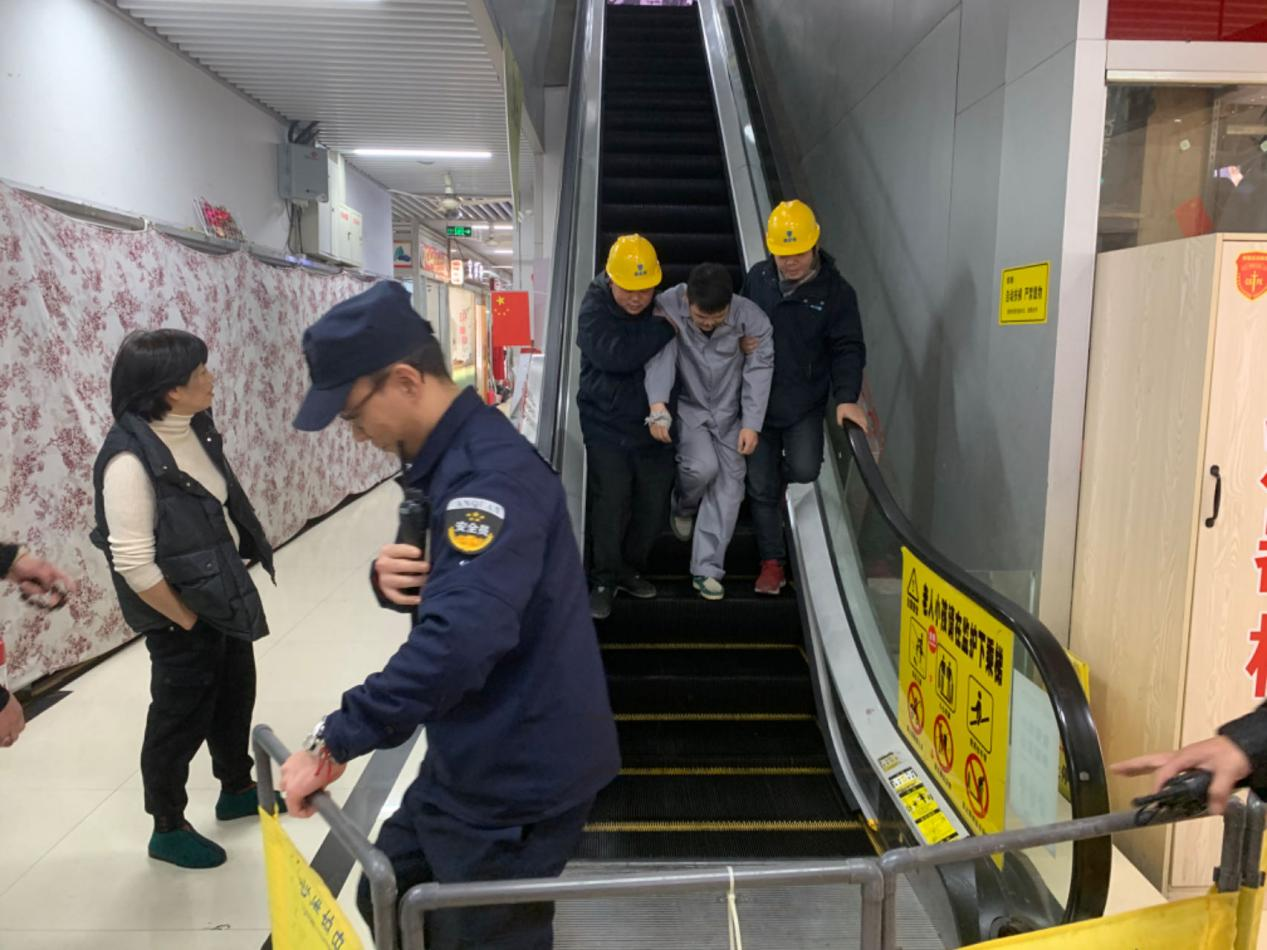 錢江商城開展自動扶梯特種設(shè)備應(yīng)急演練