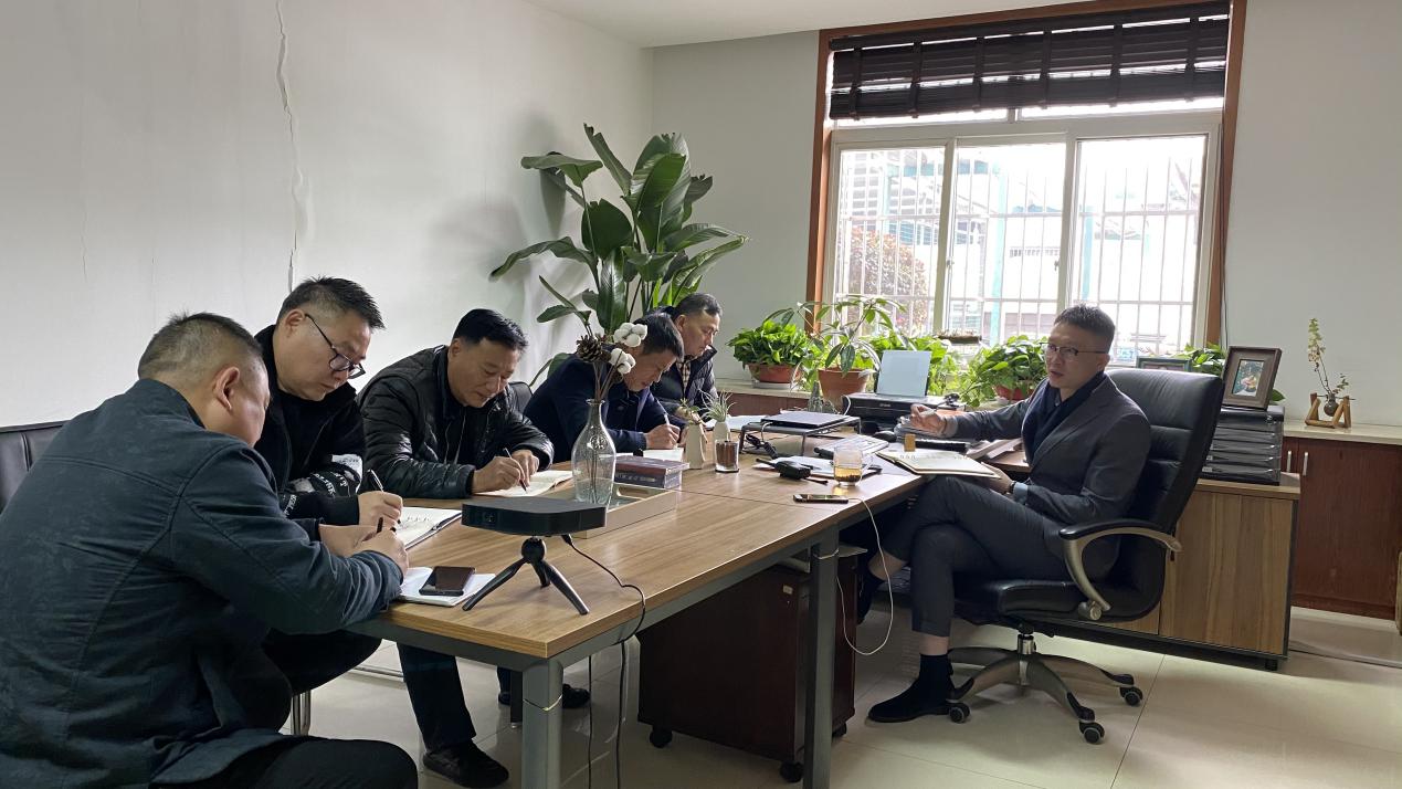 錢(qián)江商城開(kāi)展環(huán)境衛(wèi)生專項(xiàng)整治布置會(huì)議